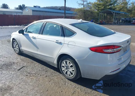 2020 Ford Fusion S z USA, uszkodzony, nr VIN 3FA6P0G79LR159473